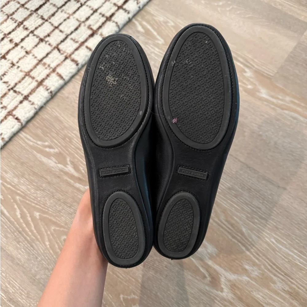 Tory Burch Black Leather Ballet Flats with Gold Logo – Size 7 - Picture 3 of 5